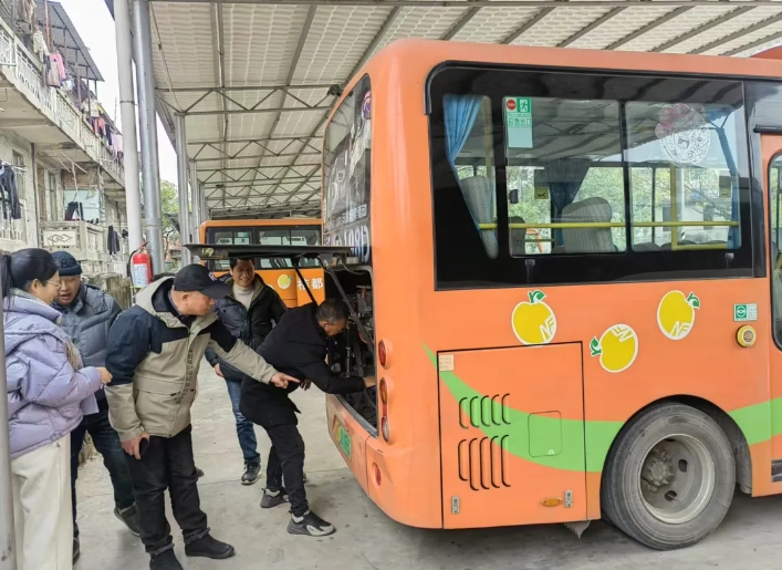 撫州長(zhǎng)運(yùn)：南豐分公司開(kāi)展“愛(ài)車(chē)?yán)！苯涣骰顒?dòng)